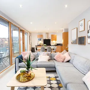 Cartier House At The Leeds Dock Apartment